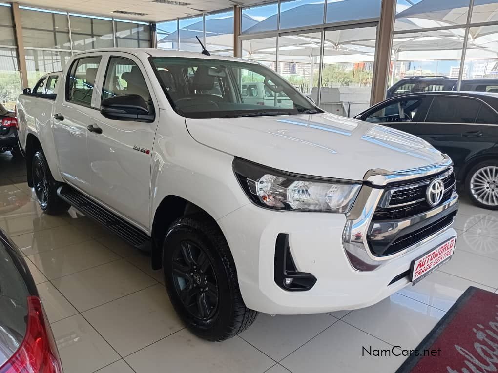 2023 Toyota Hilux photo 1