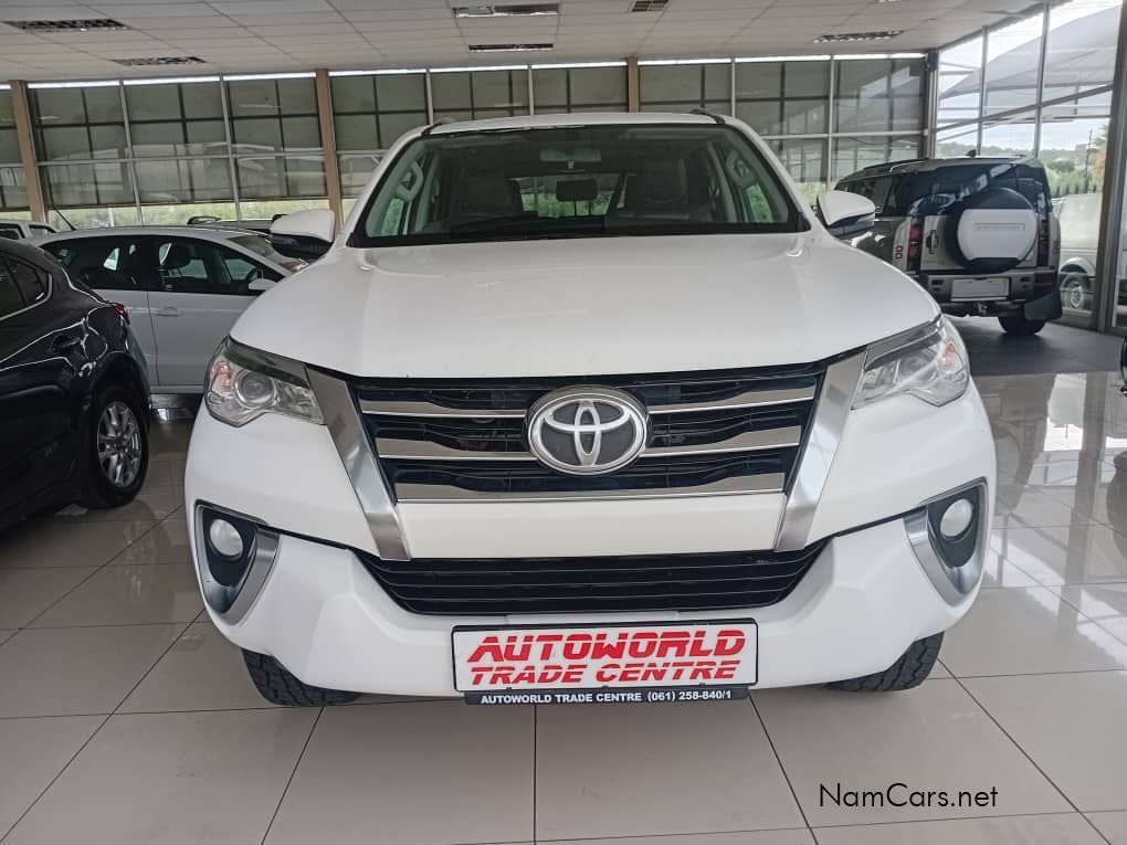2017 Toyota Fortuner photo 2