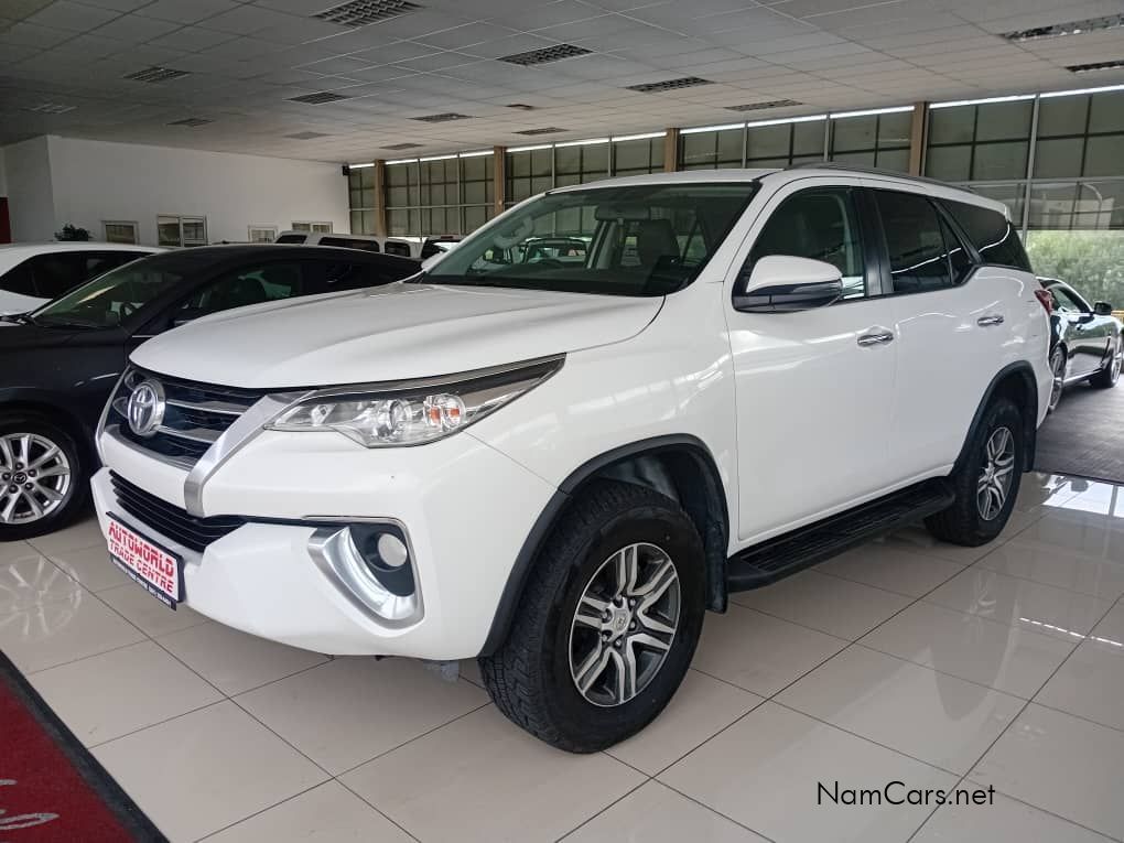 2017 Toyota Fortuner photo 3