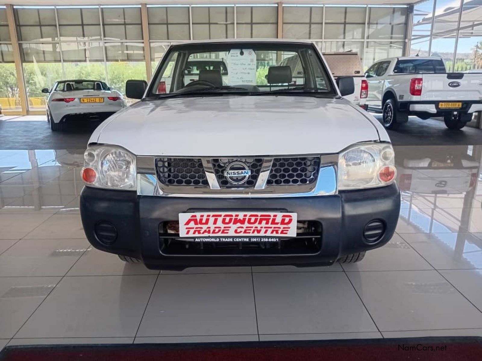 2012 Nissan NP300 photo 2