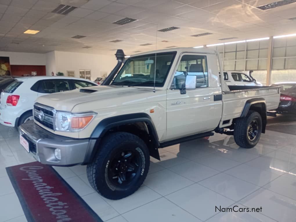 2017 Toyota Land Cruiser photo 3