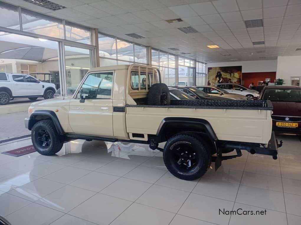 2017 Toyota Land Cruiser photo 4