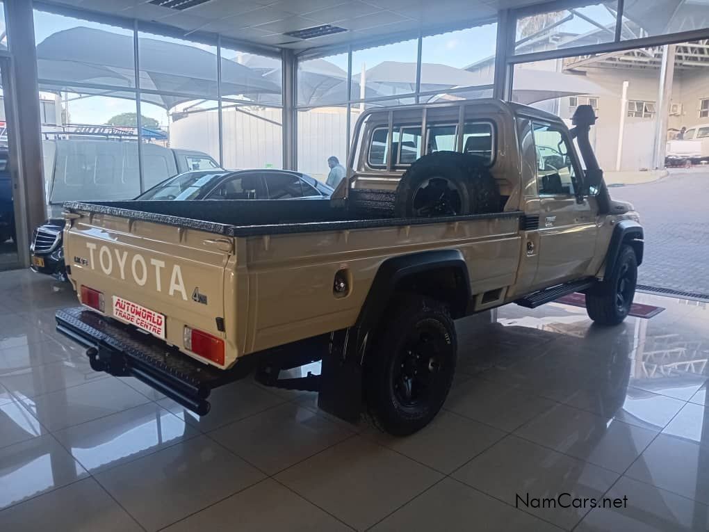 2017 Toyota Land Cruiser photo 6