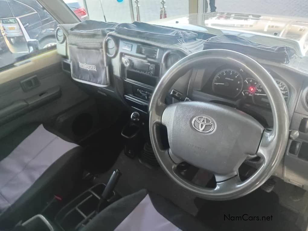 2017 Toyota Land Cruiser photo 7