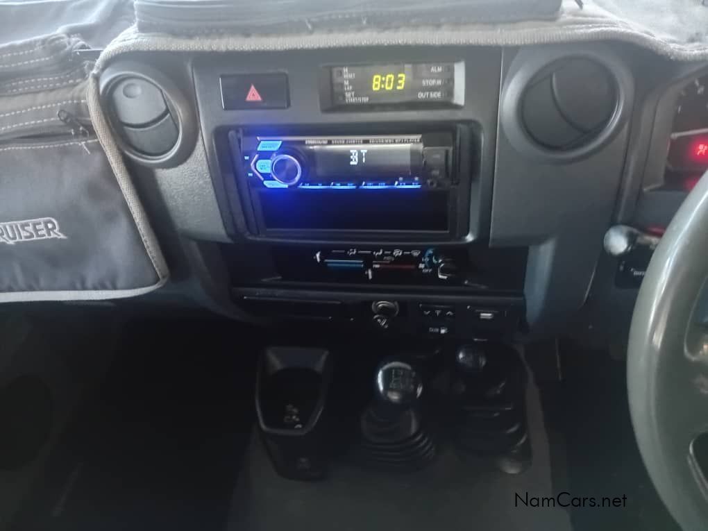 2017 Toyota Land Cruiser photo 9