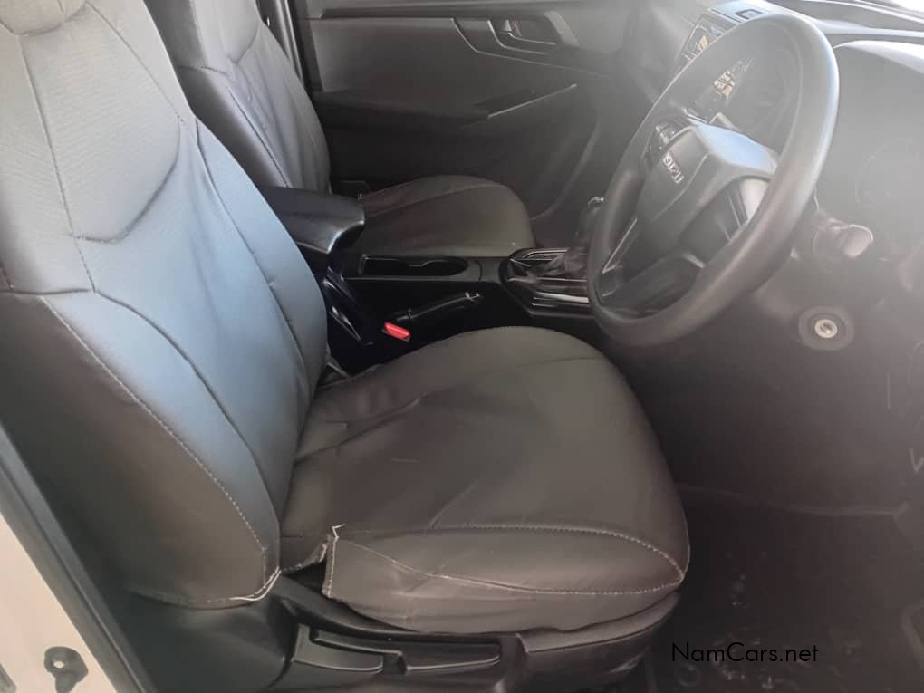 2023 Isuzu D-MAX photo 9
