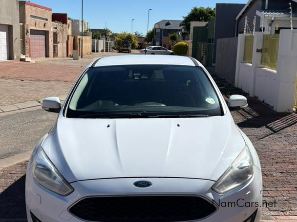 2015 Ford Focus photo 2