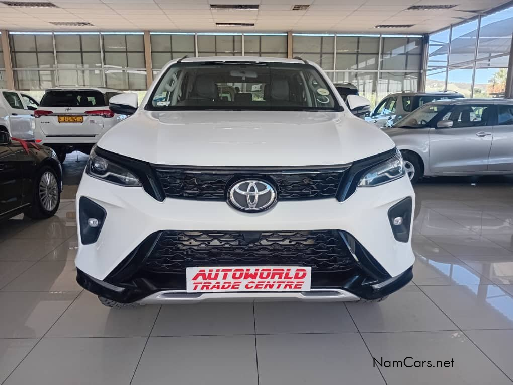 2025 Toyota Fortuner photo 2