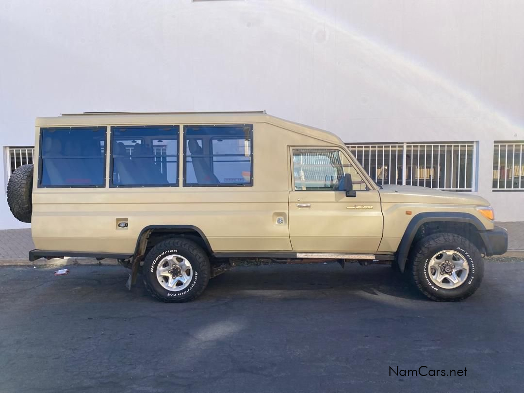 2019 Toyota Land Cruiser photo 2
