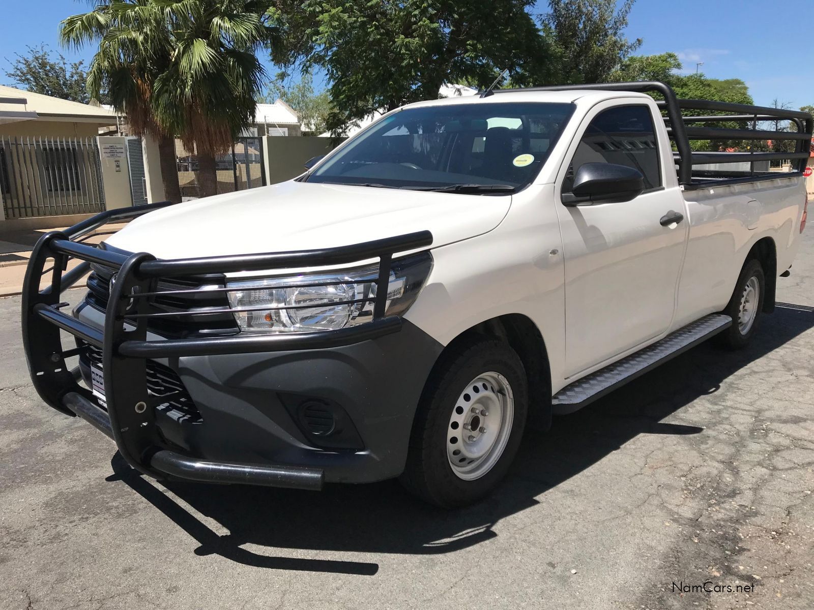 2019 Toyota Hilux photo 2