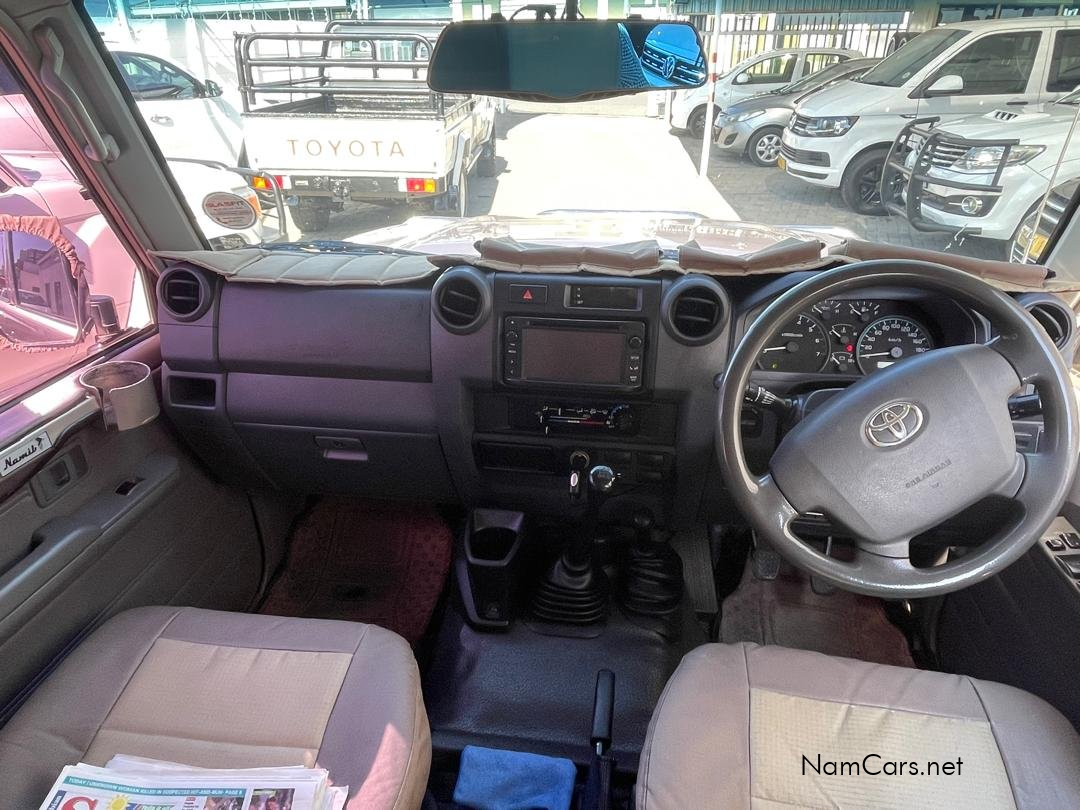 2018 Toyota Land Cruiser photo 14