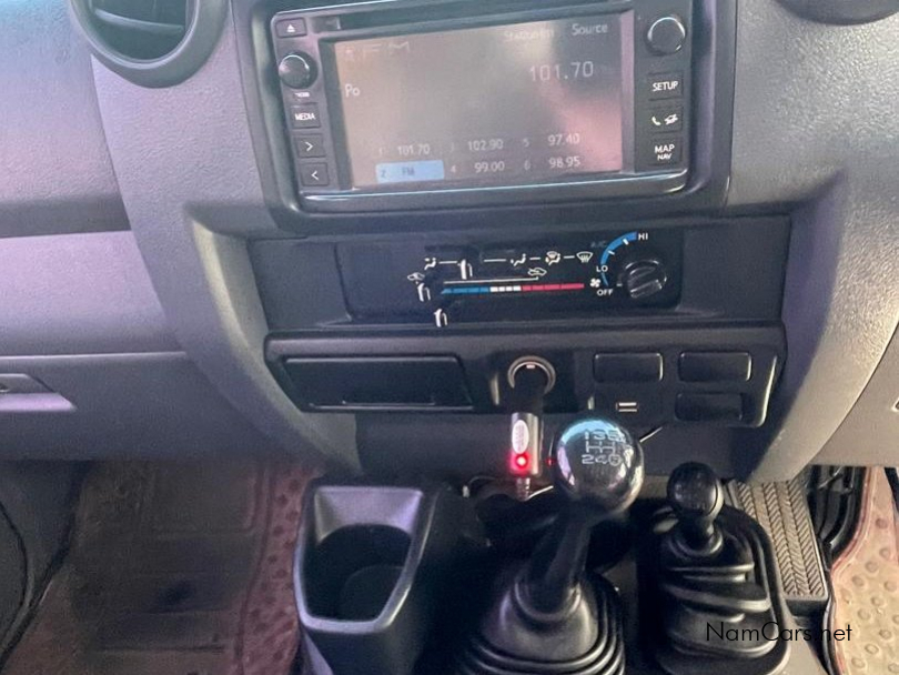 2018 Toyota Land Cruiser photo 16