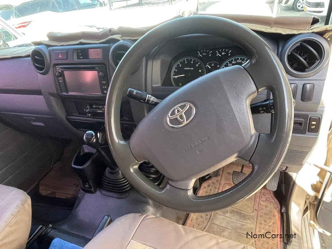 2018 Toyota Land Cruiser photo 17