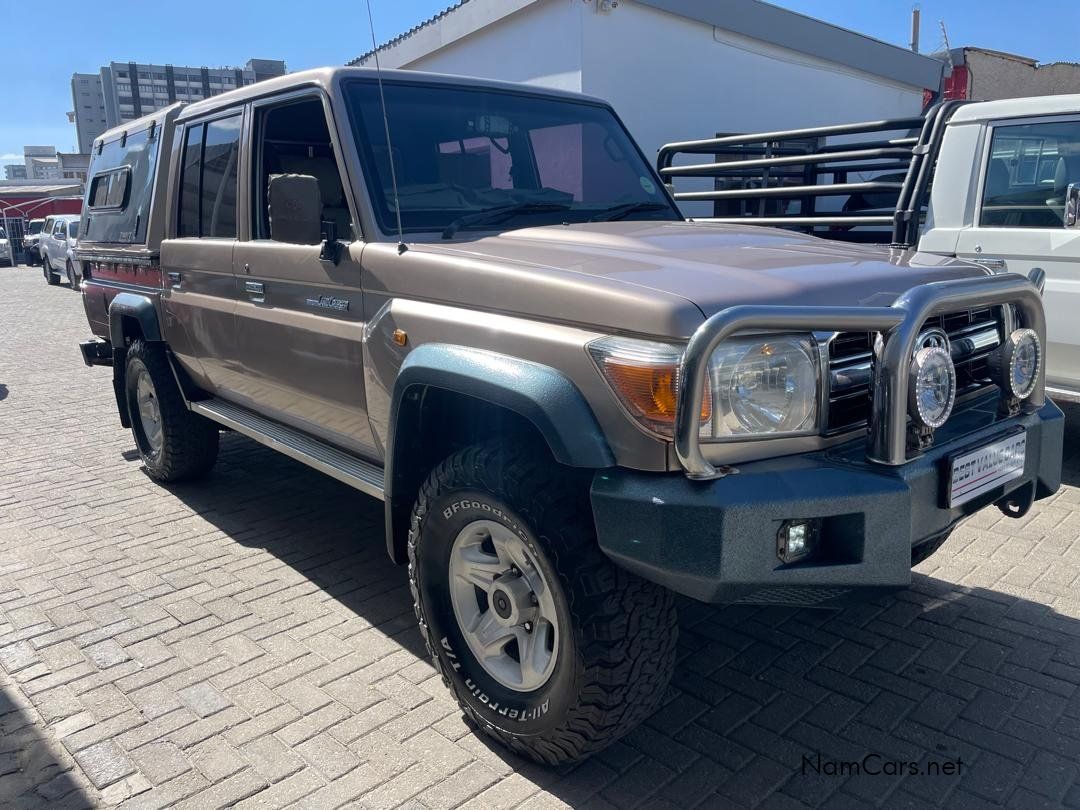 2018 Toyota Land Cruiser photo 2