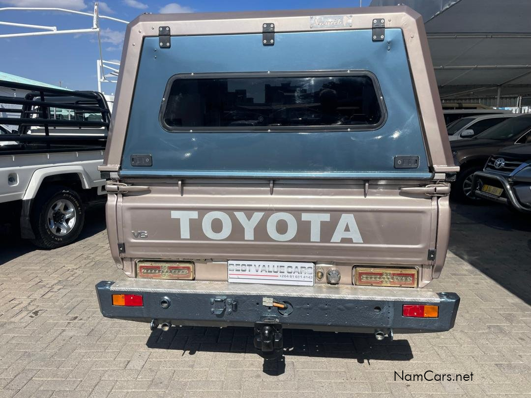2018 Toyota Land Cruiser photo 3