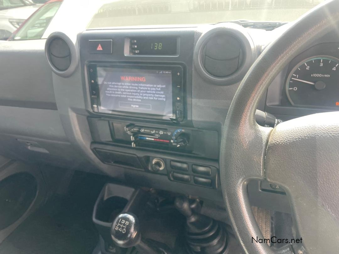 2018 Toyota Land Cruiser photo 9