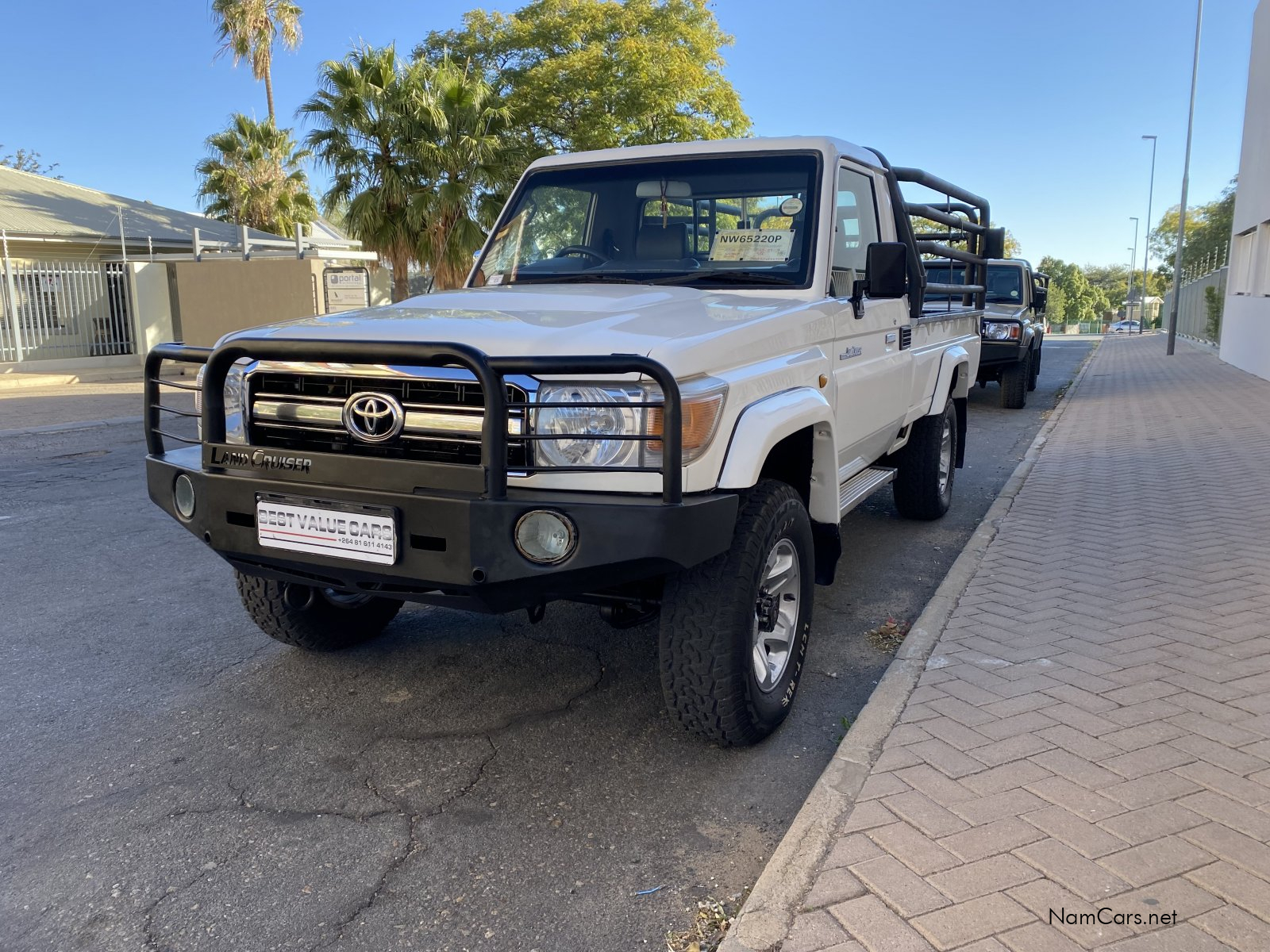2014 Toyota Land Cruiser photo 1
