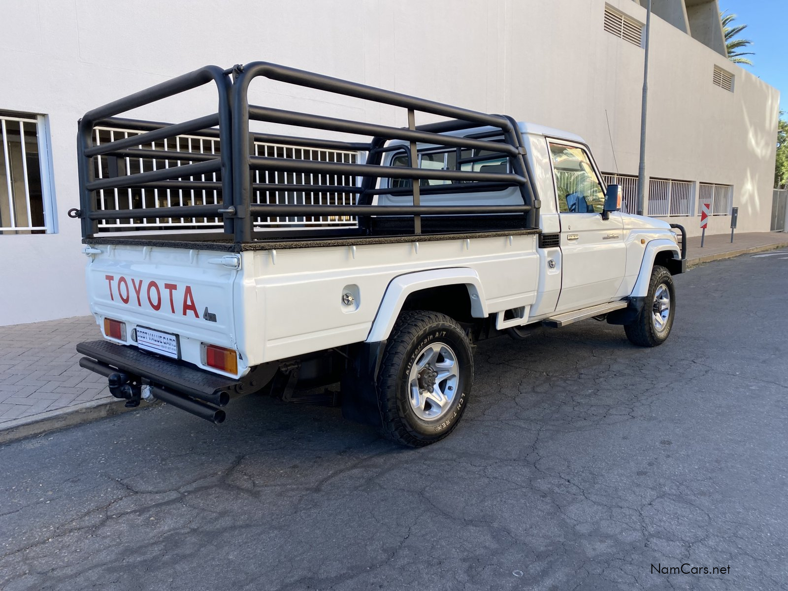 2014 Toyota Land Cruiser photo 5