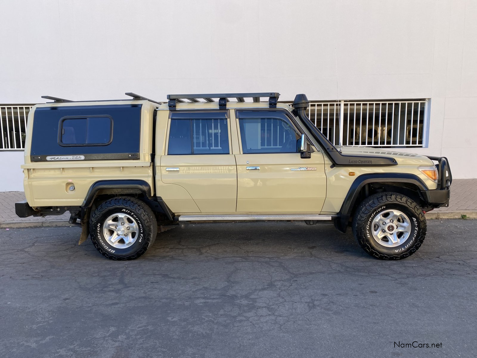 2019 Toyota Land Cruiser photo 1