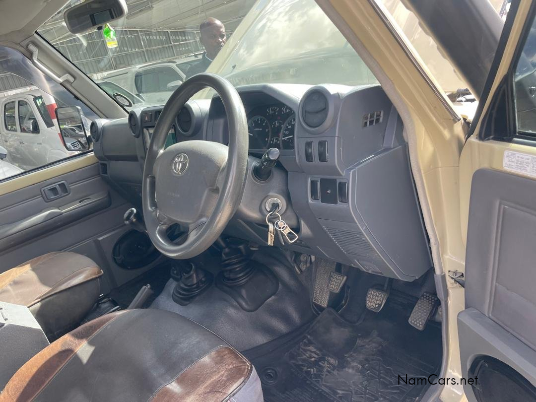 2019 Toyota Land Cruiser photo 12