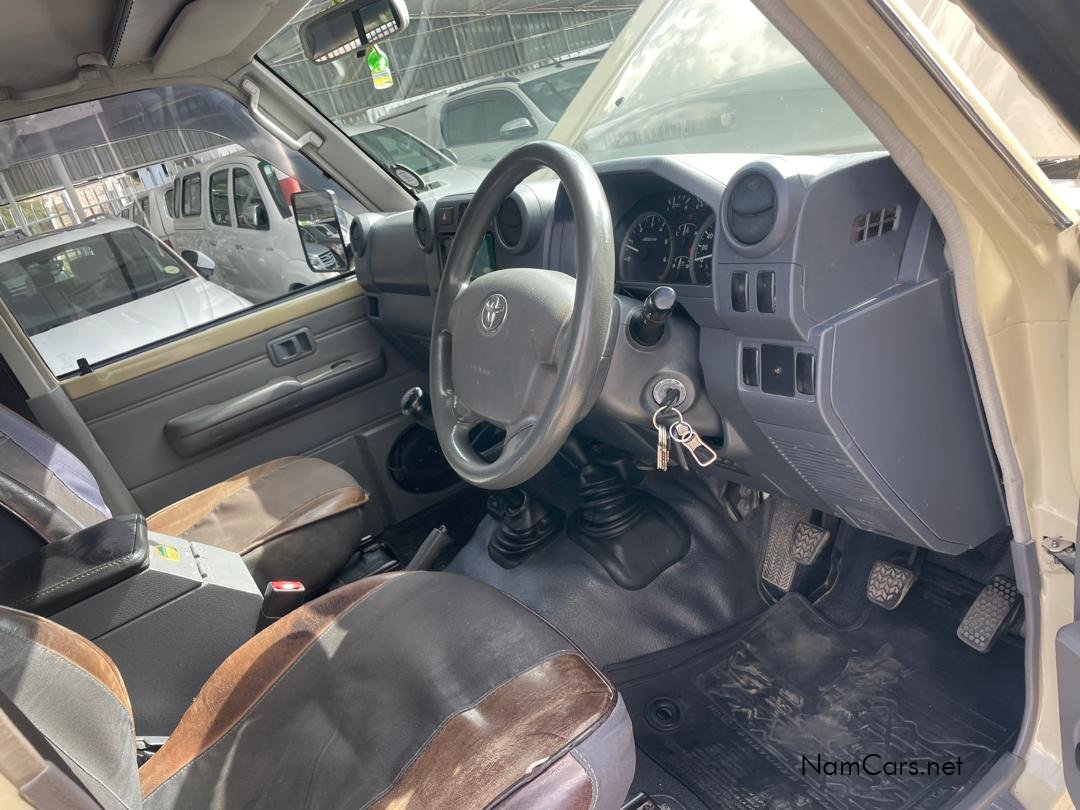 2019 Toyota Land Cruiser photo 19