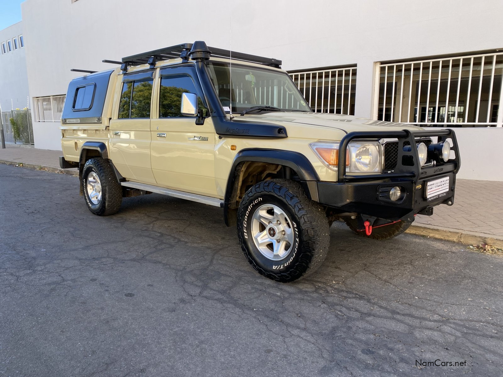 2019 Toyota Land Cruiser photo 3