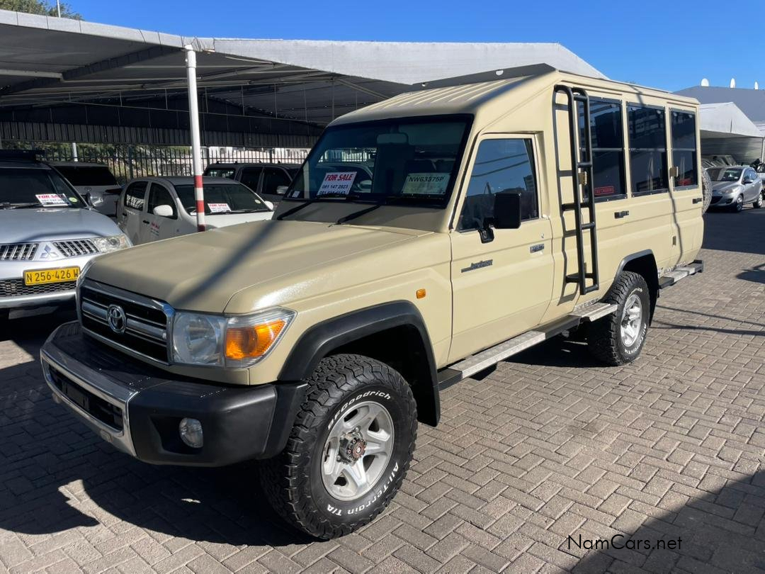 2019 Toyota Land Cruiser photo 1
