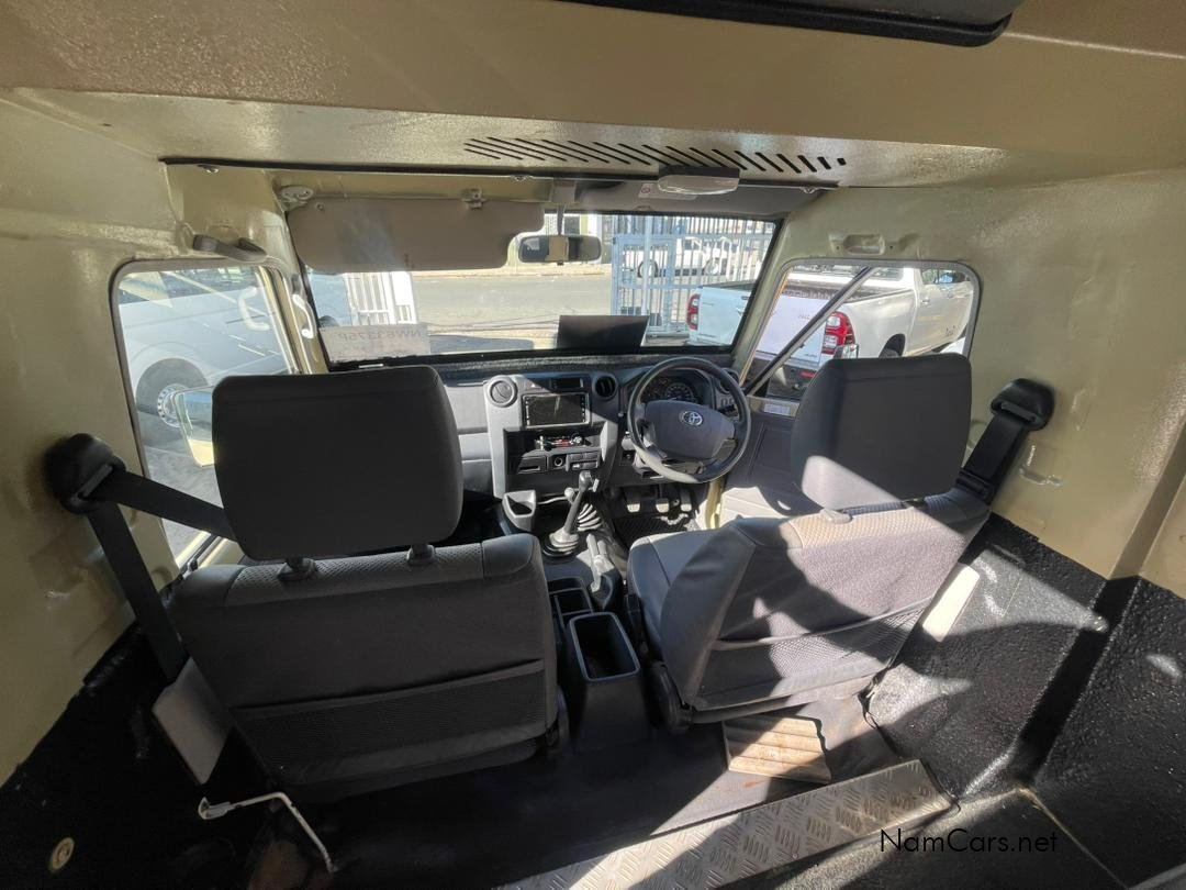 2019 Toyota Land Cruiser photo 14