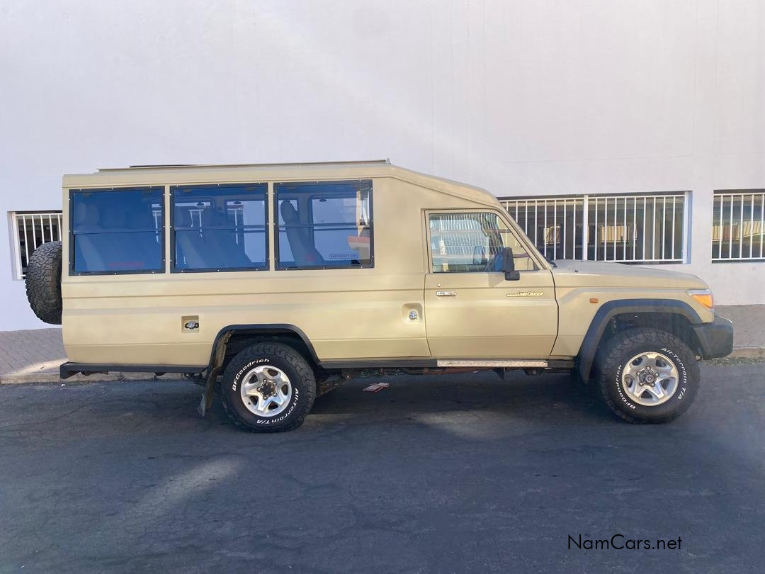 2019 Toyota Land Cruiser photo 2