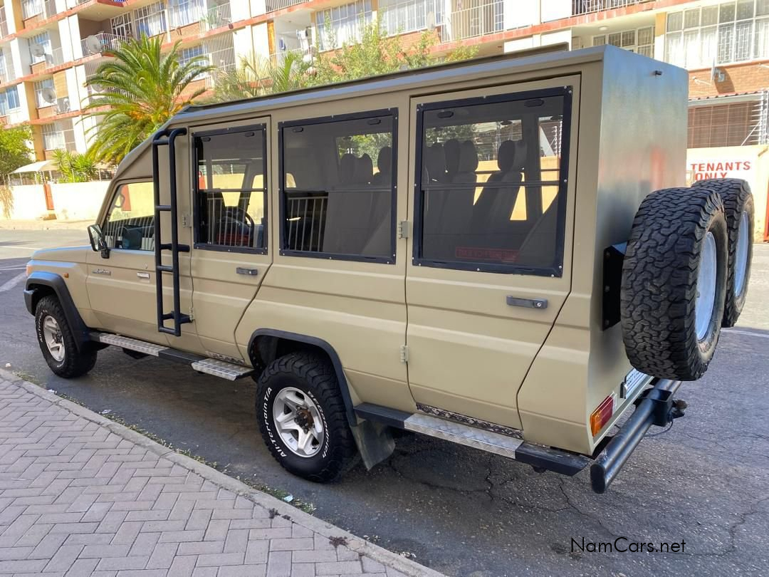 2019 Toyota Land Cruiser photo 3
