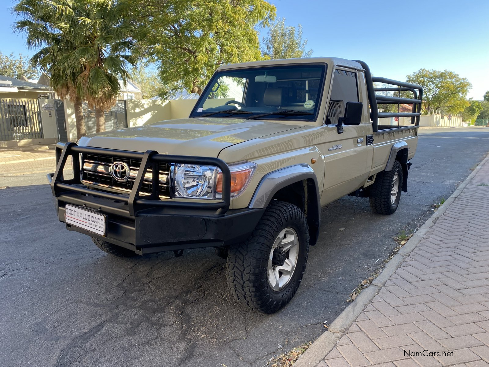 2019 Toyota Land Cruiser photo 1