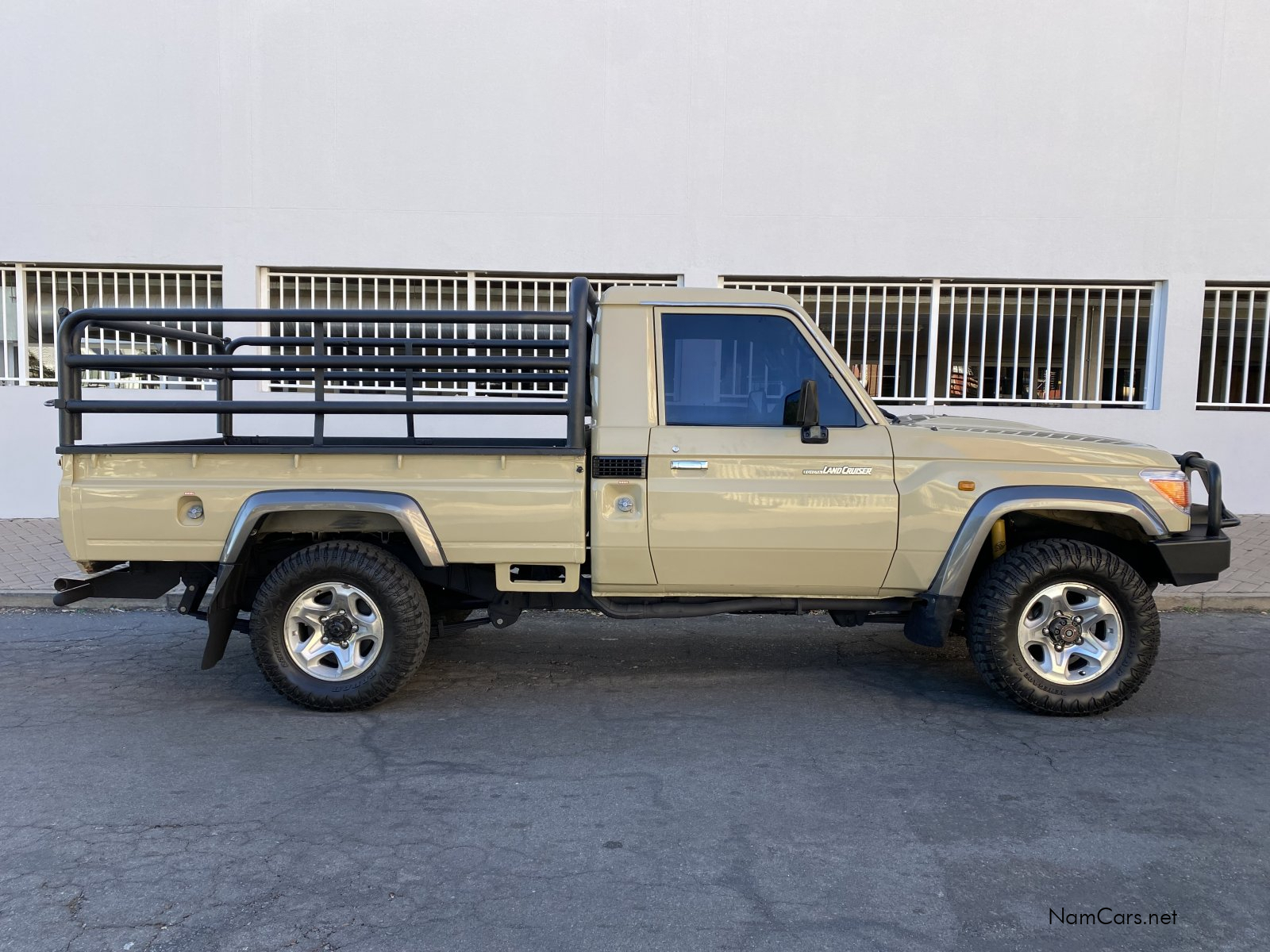 2019 Toyota Land Cruiser photo 2