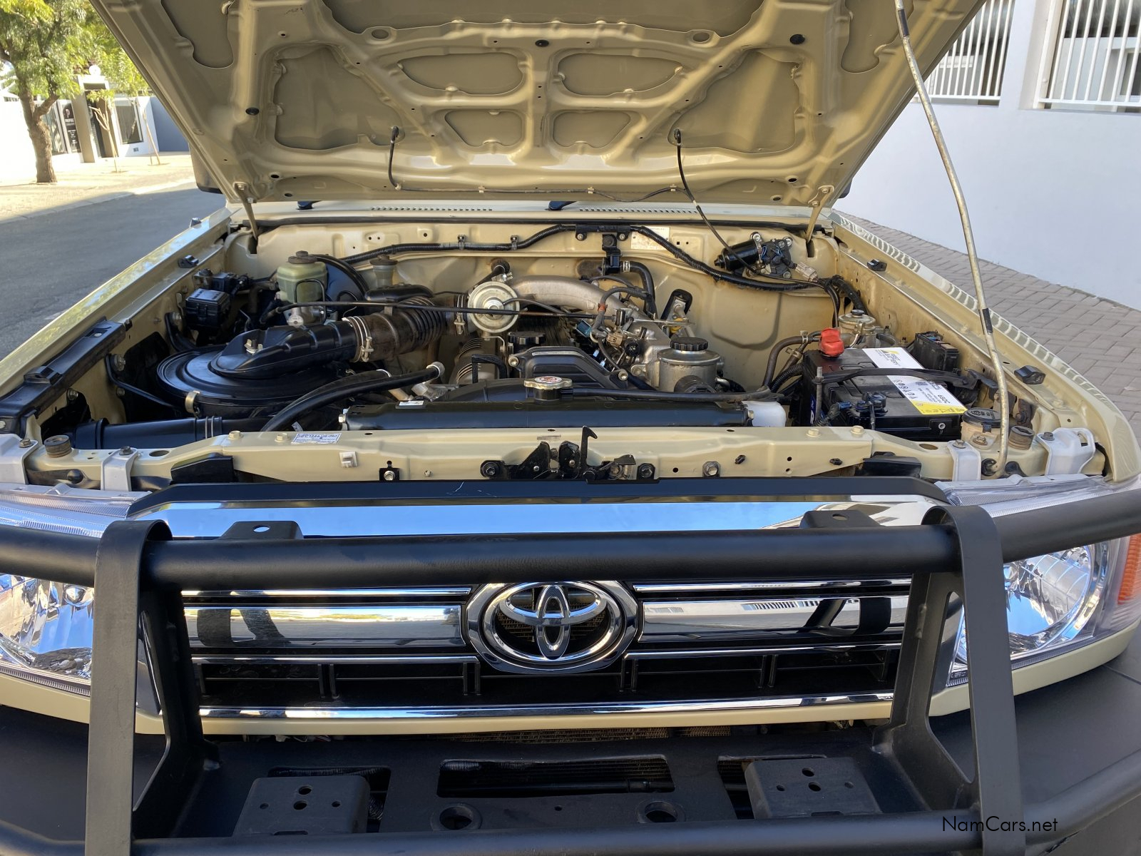 2019 Toyota Land Cruiser photo 3