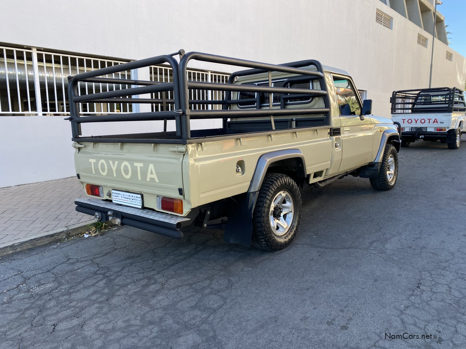 2019 Toyota Land Cruiser photo 4