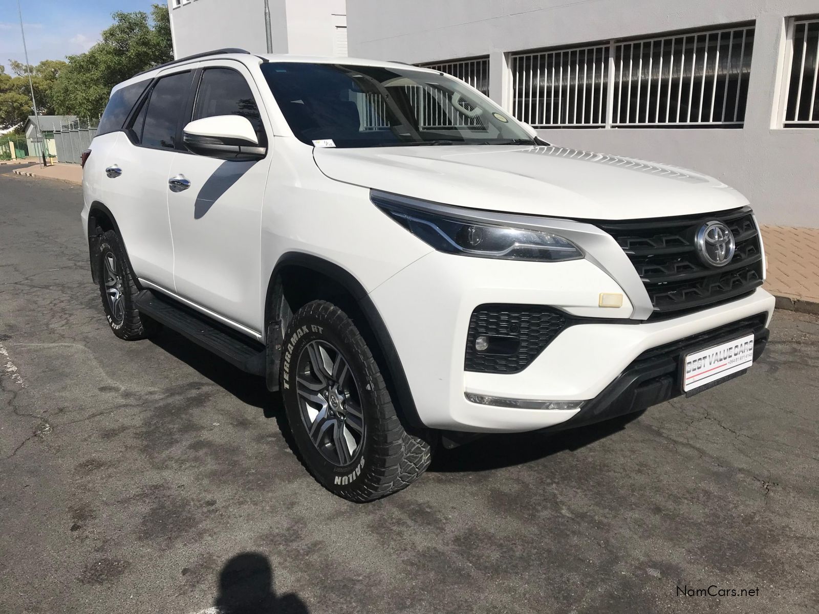 2022 Toyota Fortuner photo 2