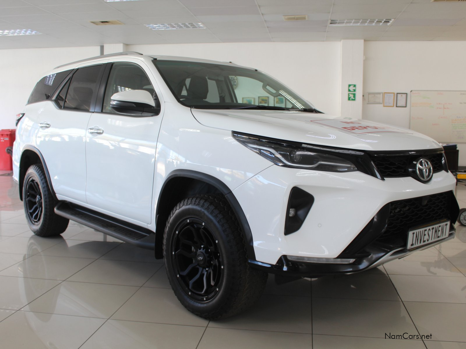 2025 Toyota Fortuner photo 2
