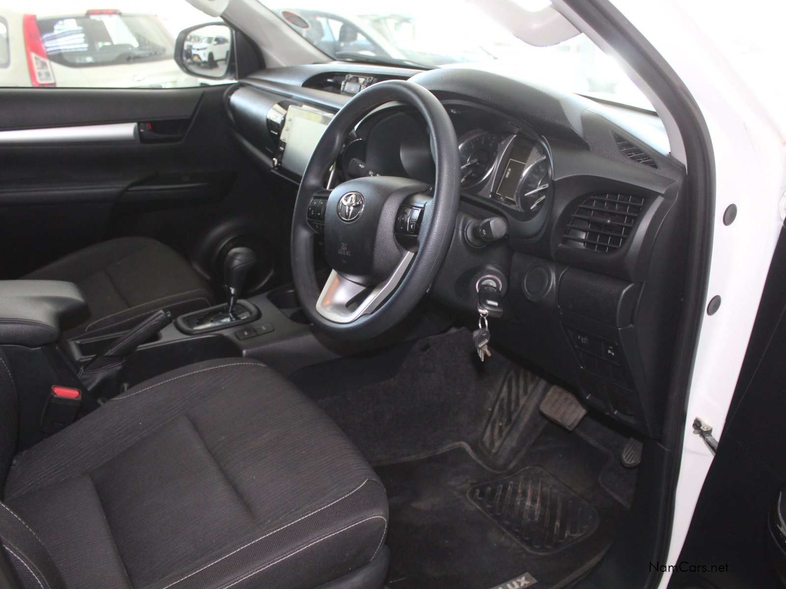 2025 Toyota Hilux photo 10