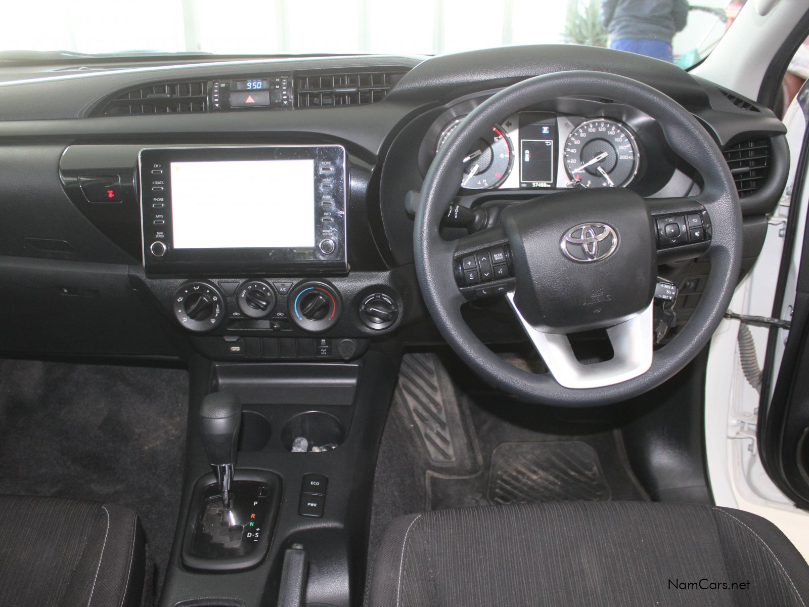 2025 Toyota Hilux photo 11