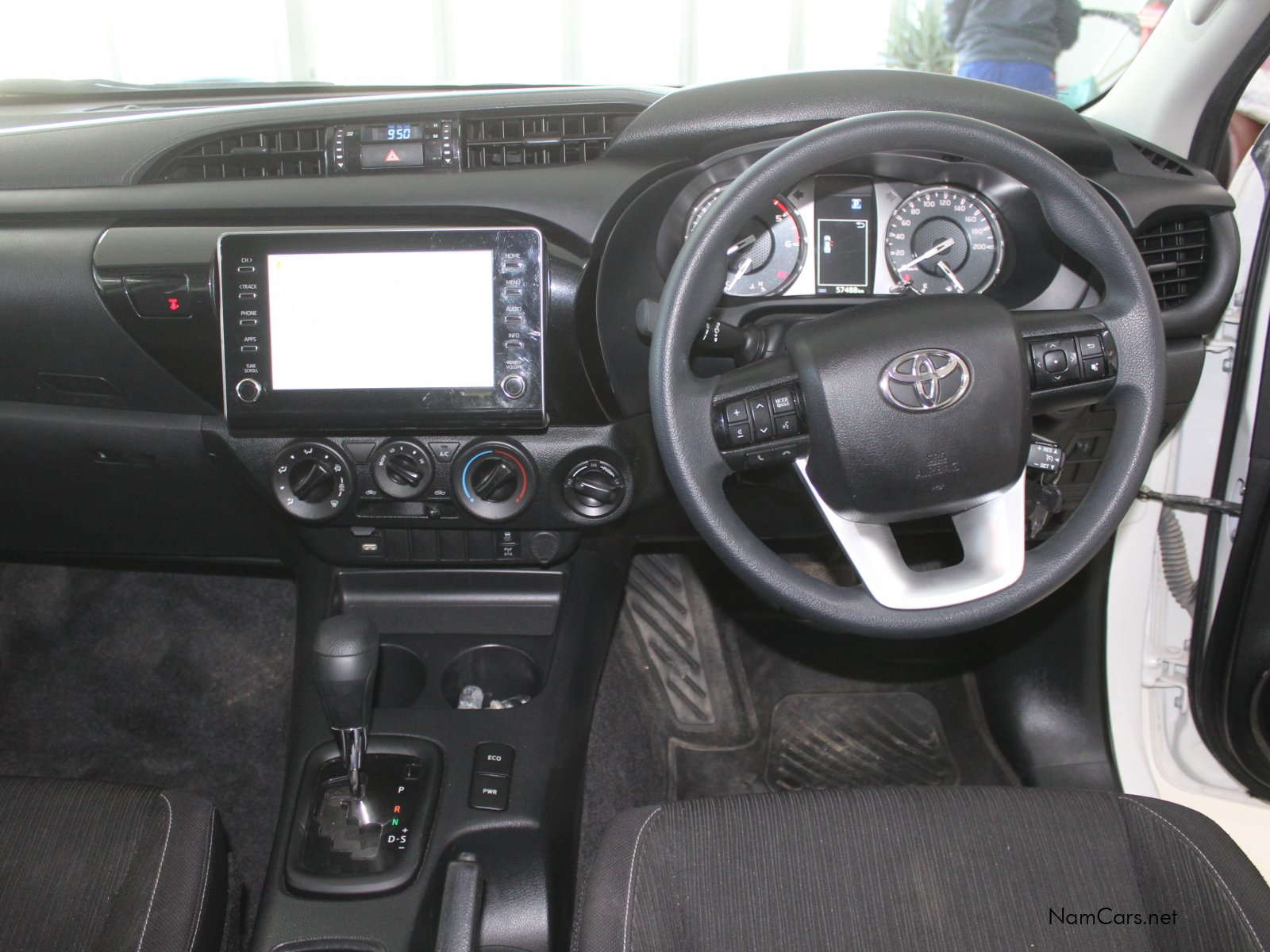 2025 Toyota Hilux photo 12