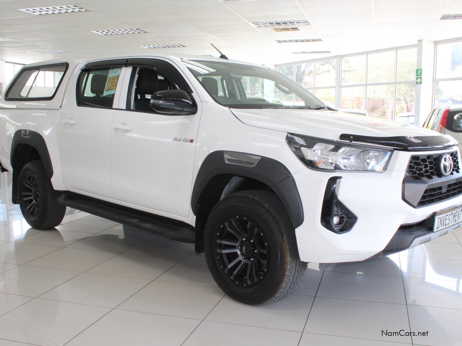 2025 Toyota Hilux photo 2