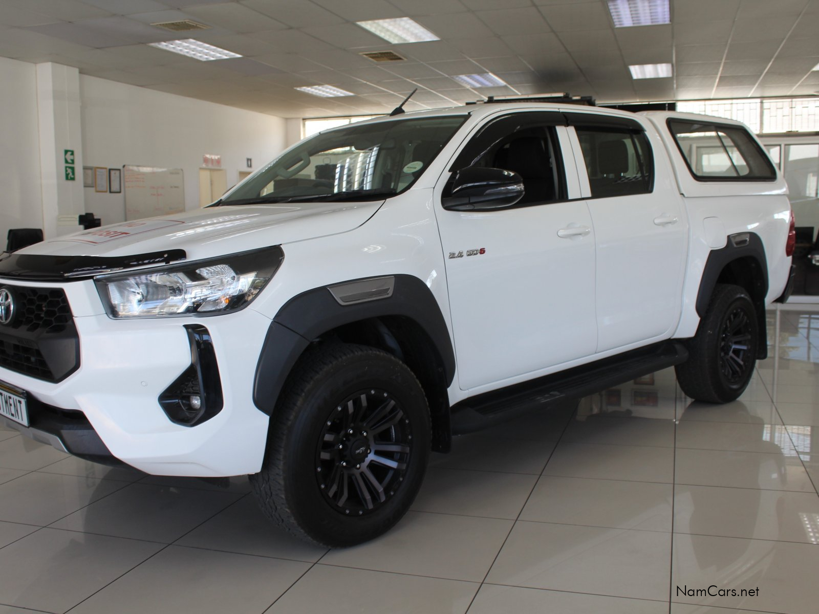 2025 Toyota Hilux photo 4