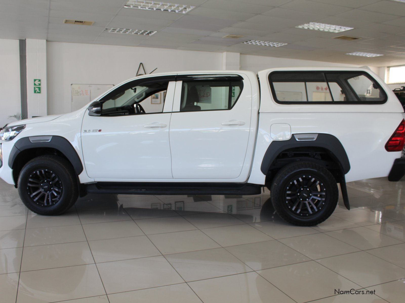 2025 Toyota Hilux photo 5