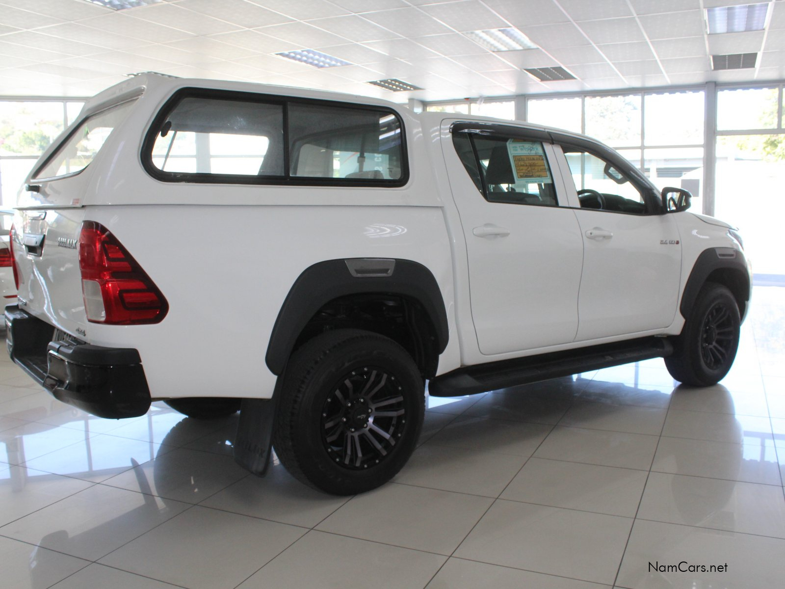 2025 Toyota Hilux photo 8