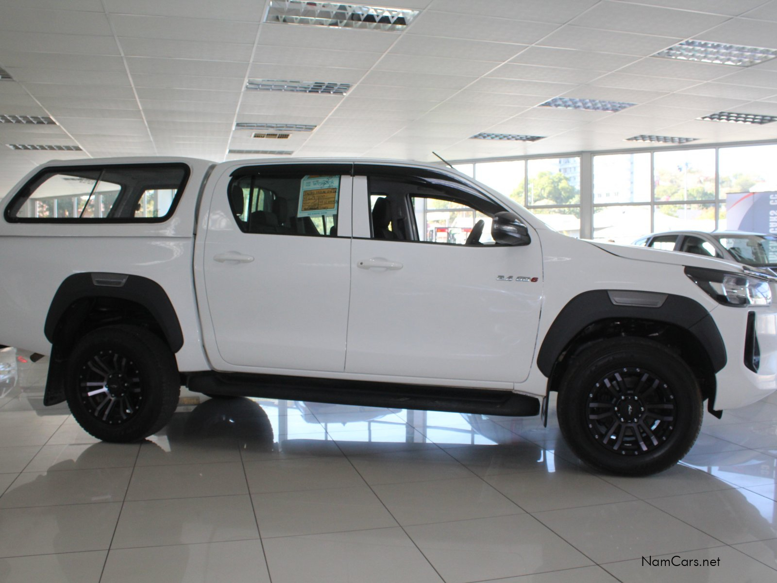 2025 Toyota Hilux photo 9