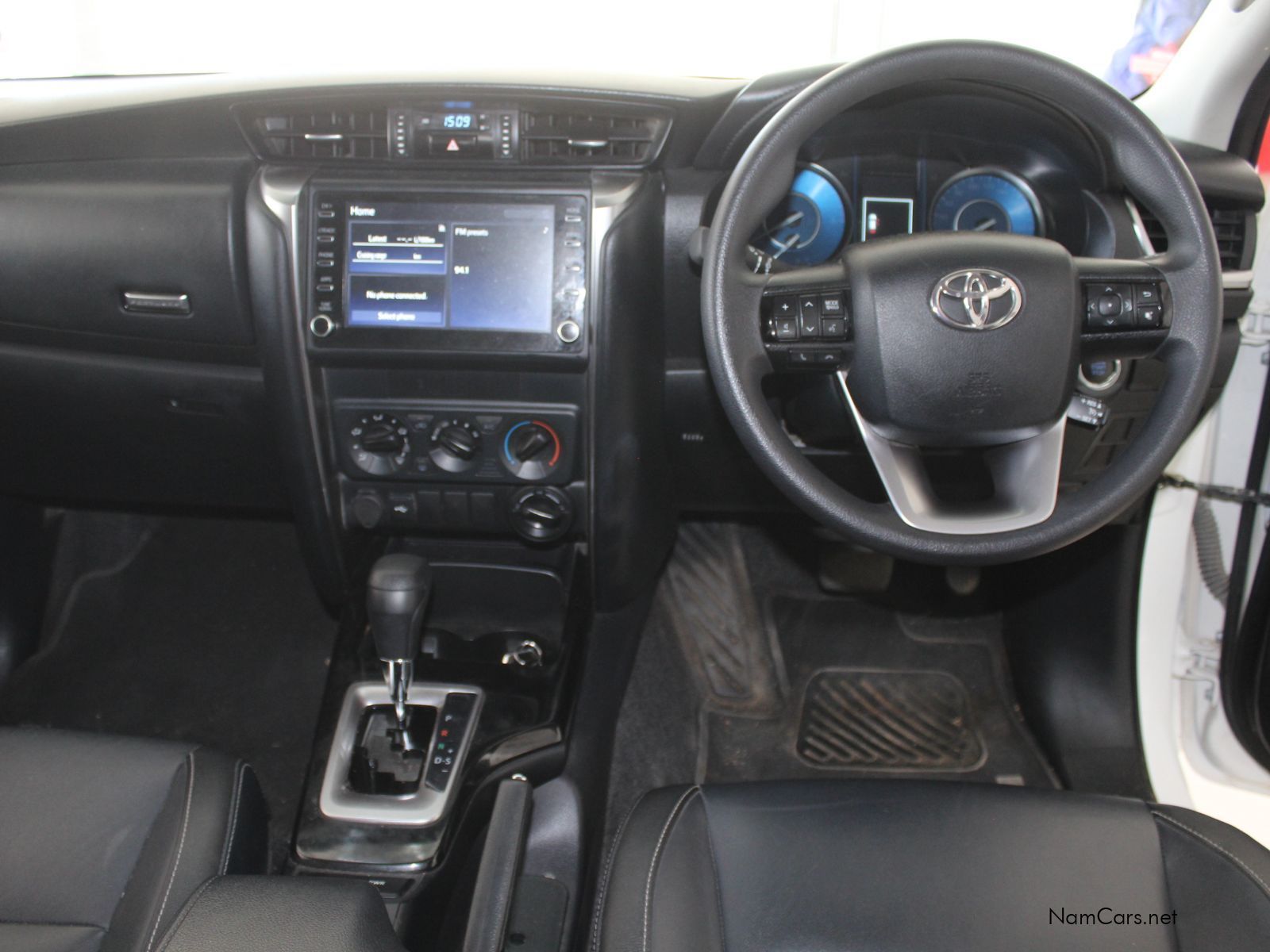 2025 Toyota Fortuner photo 14
