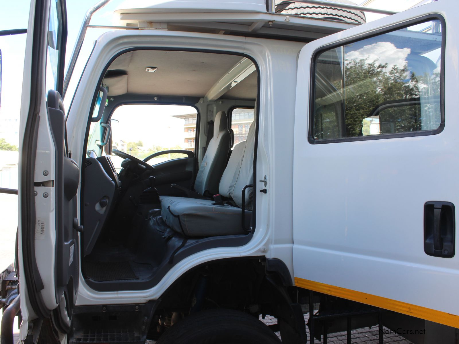 0 Isuzu N Series photo 2