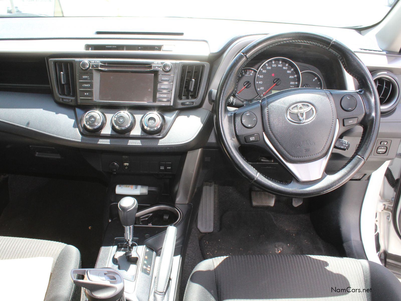 2018 Toyota Rav4 photo 12