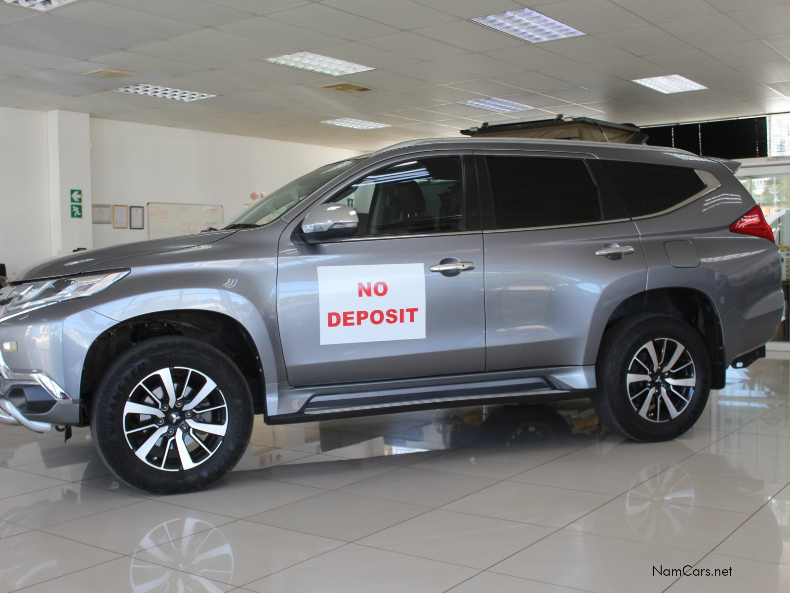 2020 Mitsubishi Pajero photo 1