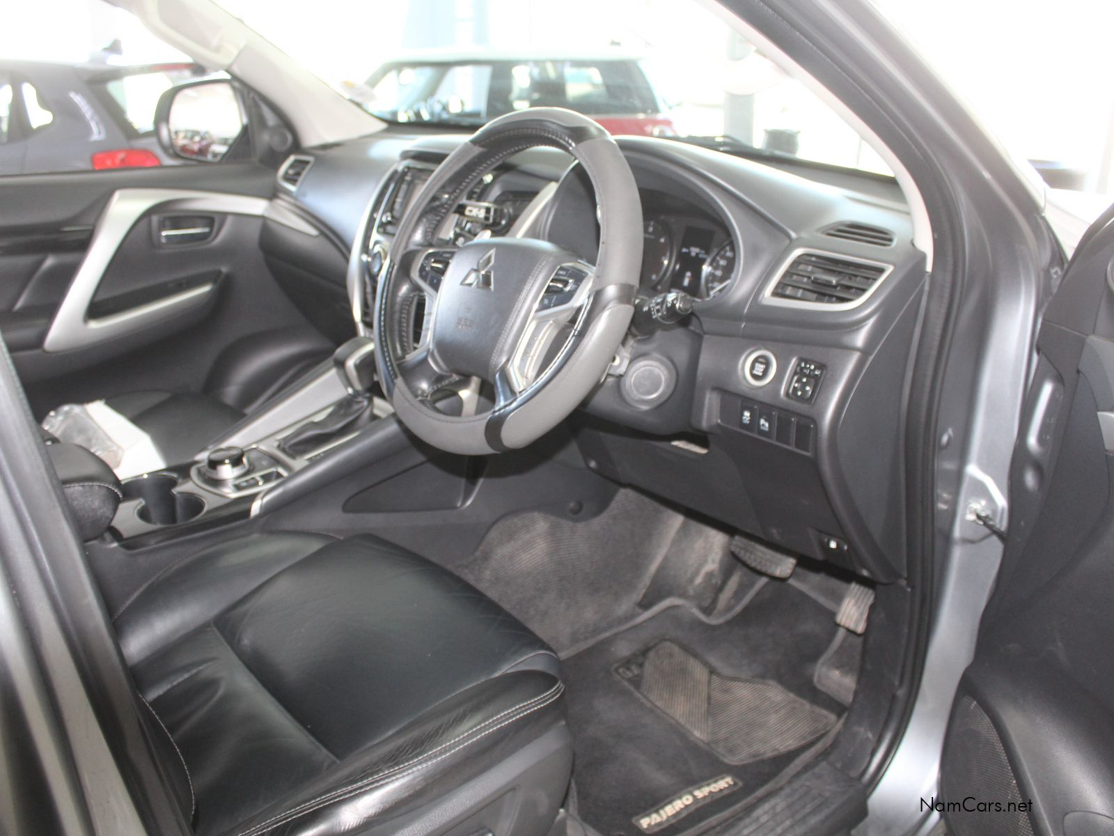 2020 Mitsubishi Pajero photo 12