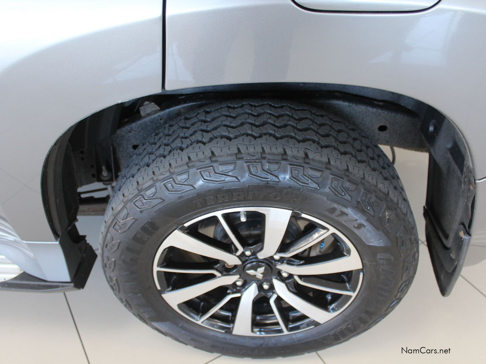 2020 Mitsubishi Pajero photo 18